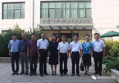 我校示范性應(yīng)用技術(shù)類本科院校建設(shè)工作接受省教育廳年度考核